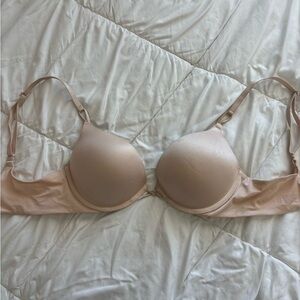 Victoria’s Secret bombshell pushup bra